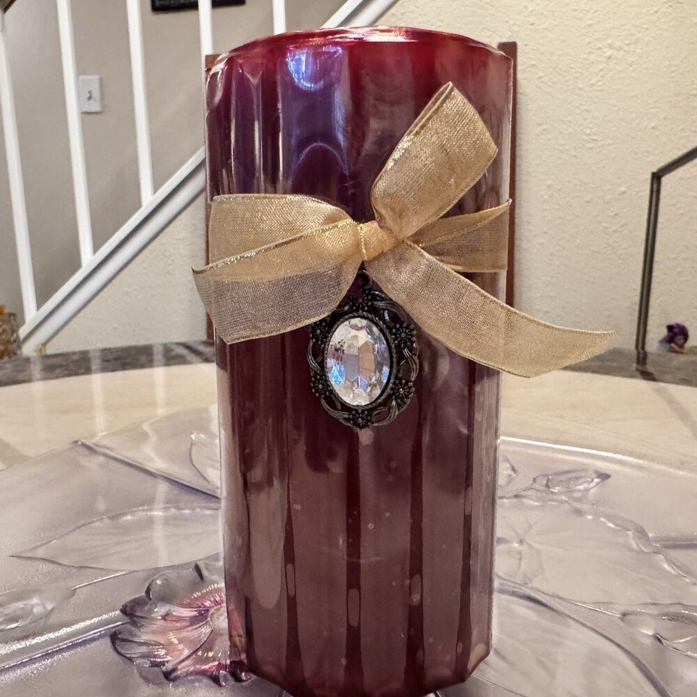 Pier 1 Sugar Plum 3"x6" 70h Ribbed Pillar Candle Gold Ribbon&Jewel Charm Holiday